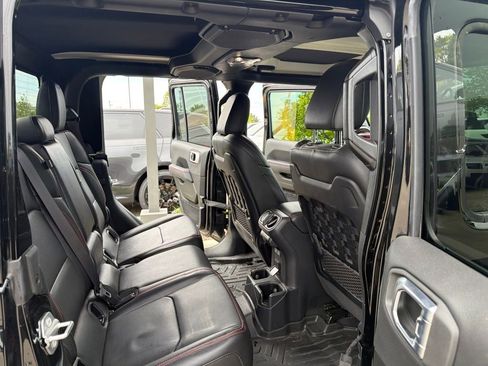 Used 2022 Jeep Gladiator Rubicon w/ Cold Weather Group AWD/4WD image 8