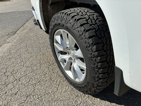 Used 2022 Chevrolet Silverado 1500 Custom image 13