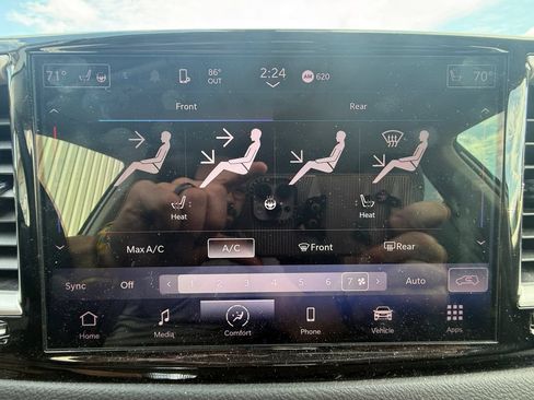 Used 2024 Chrysler Pacifica Touring-L FWD image 29