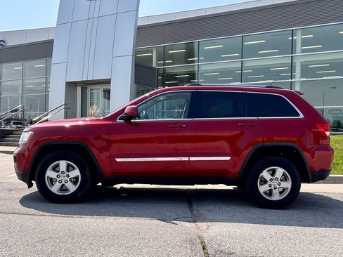 Used 2011 Jeep Grand Cherokee Laredo w/ Security & Convenience Group AWD/4WD image 3