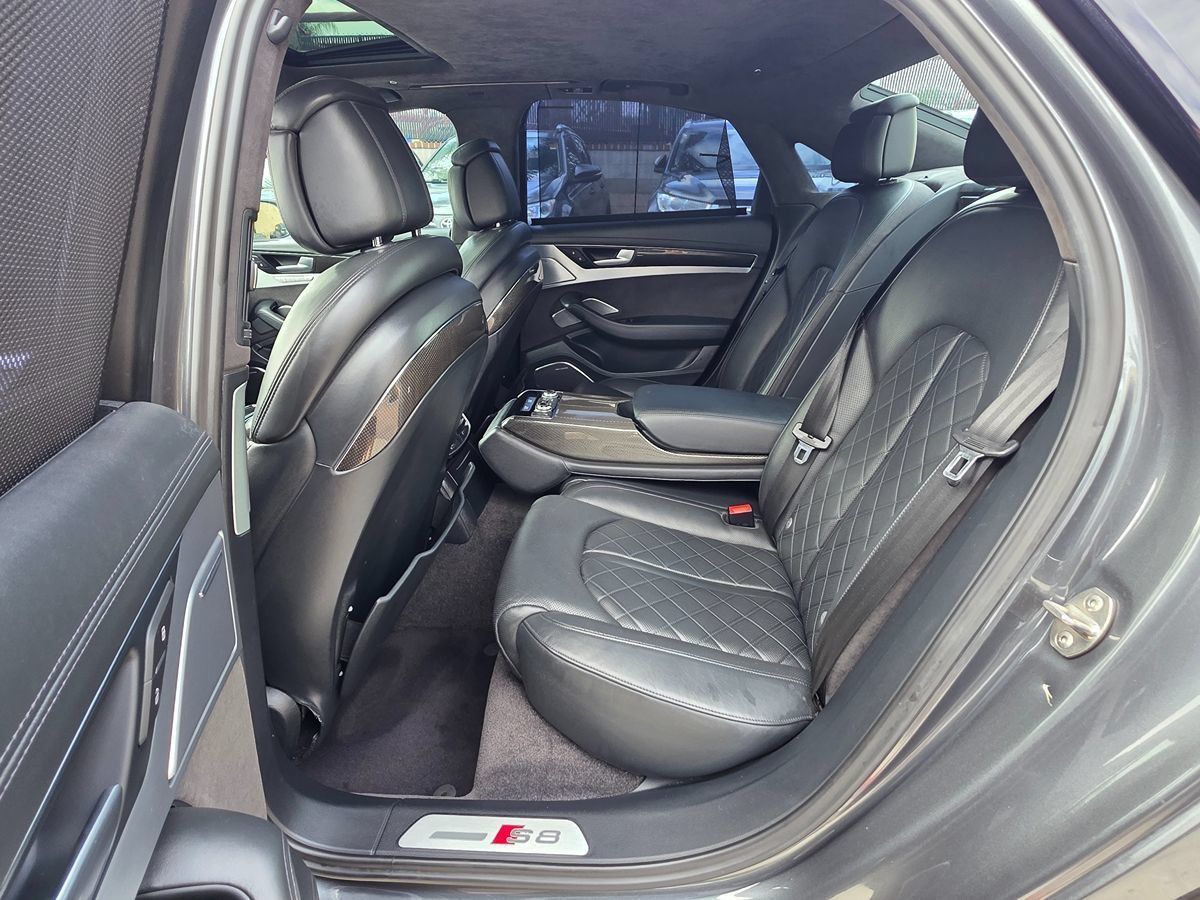 Used 2015 Audi S8 AWD/4WD image 23