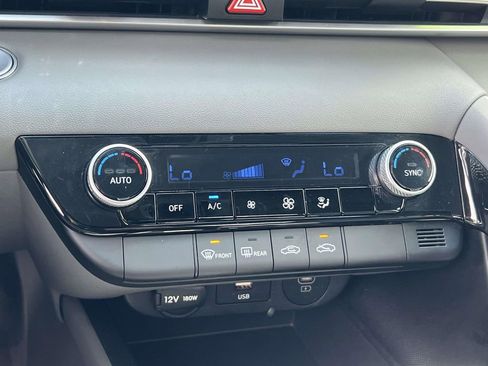 Certified 2025 Hyundai Elantra Hybrid FWD image 30