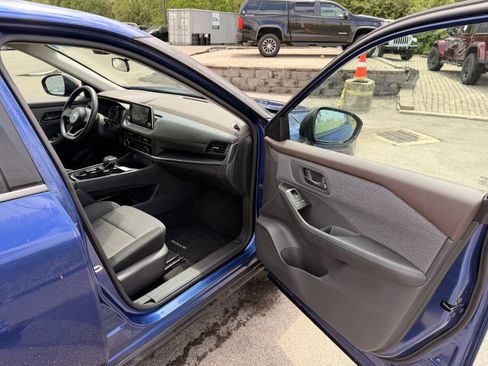 Used 2021 Nissan Rogue S AWD/4WD image 14