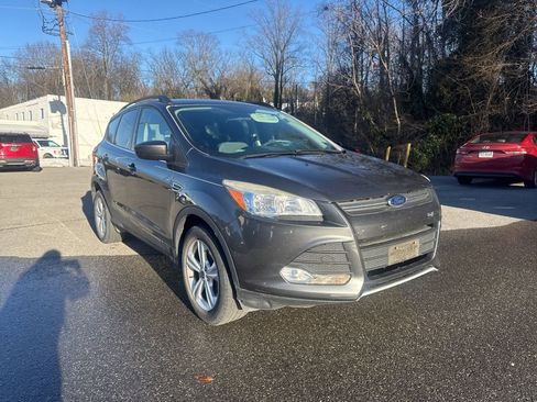 Used 2016 Ford Escape SE w/ Equipment Group 201A image 1