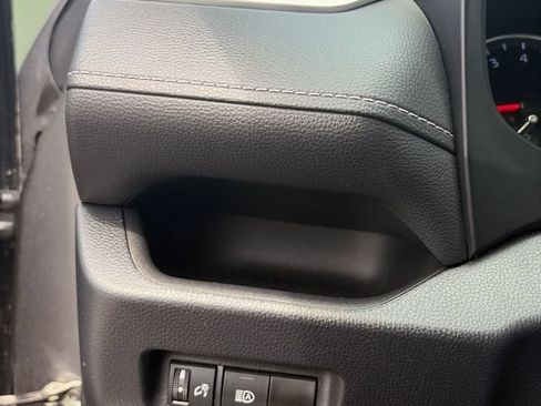 Used 2022 Toyota RAV4 XLE AWD/4WD image 17
