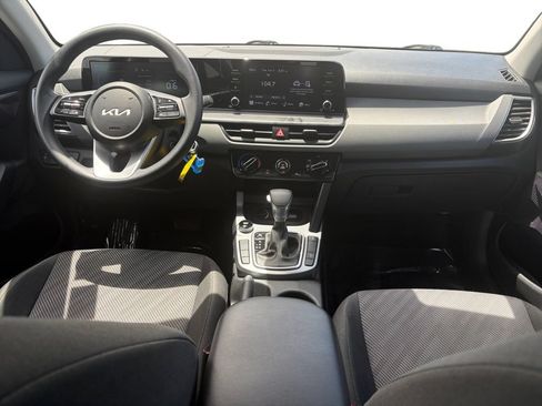 Used 2025 Kia Seltos LX AWD/4WD image 12