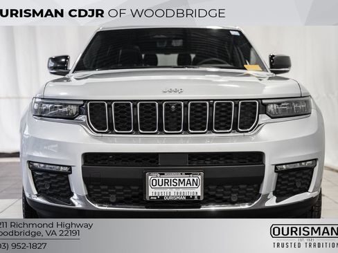 Used 2024 Jeep Grand Cherokee L Limited w/ Luxury Tech Group II image 2