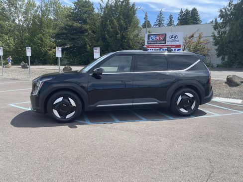 Used 2024 Kia EV9 Wind AWD/4WD image 2