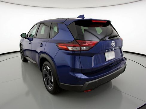 Used 2025 Nissan Rogue SV image 6