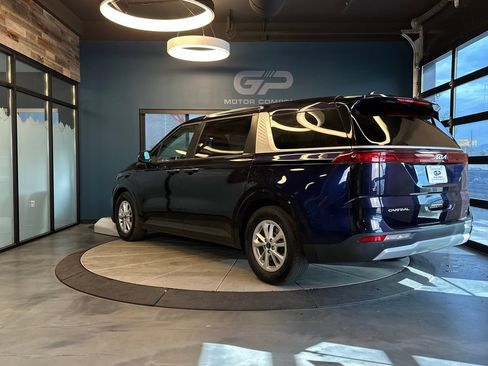 Used 2024 Kia Carnival LX FWD image 5