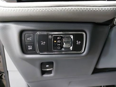 Used 2022 Lincoln Nautilus Reserve AWD/4WD image 27