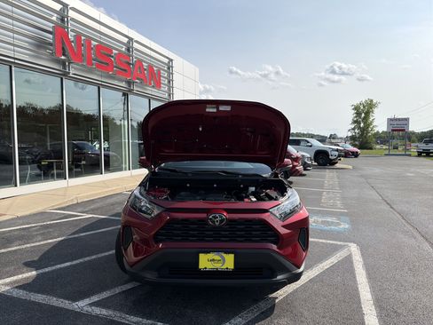 Used 2019 Toyota RAV4 LE w/ All Weather Liner Package AWD/4WD image 13