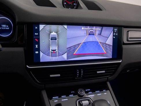 Certified 2022 Porsche Cayenne Platinum Edition image 27