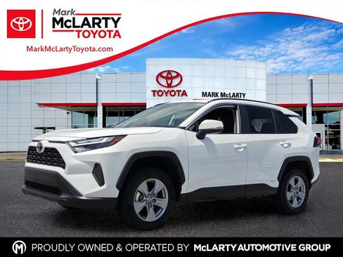 Used 2025 Toyota RAV4 XLE AWD/4WD image 1