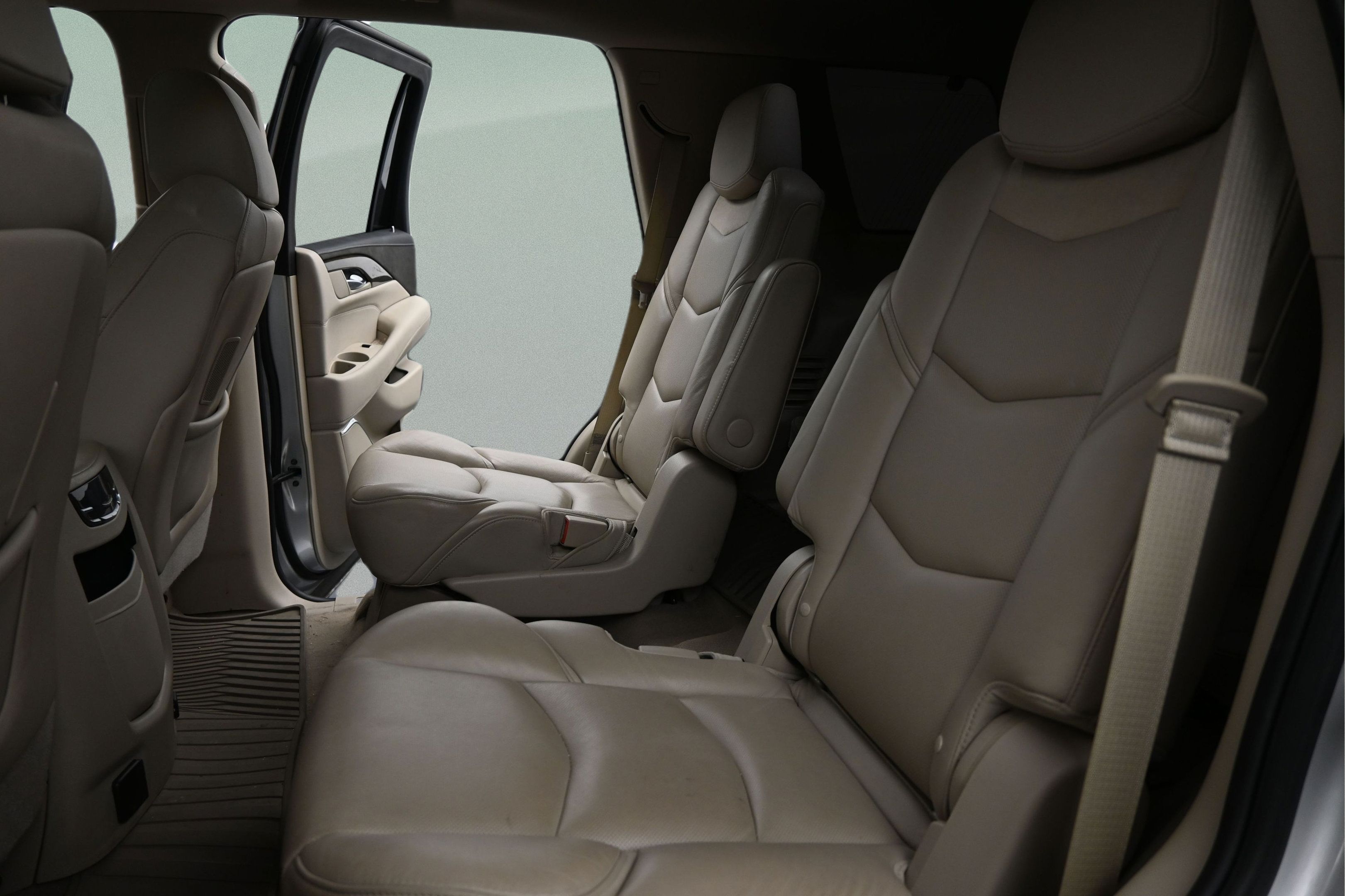 Used 2019 Cadillac Escalade Luxury w/ LPO, Radiant Package AWD/4WD image 24