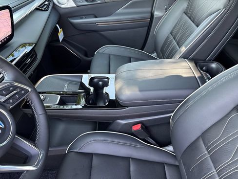 New 2026 Buick Enclave Avenir w/ Super Cruise Package FWD image 36