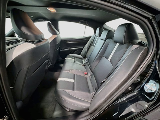 Used 2025 Toyota Camry SE FWD image 20