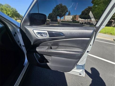 Used 2018 Nissan Pathfinder SV AWD/4WD image 37
