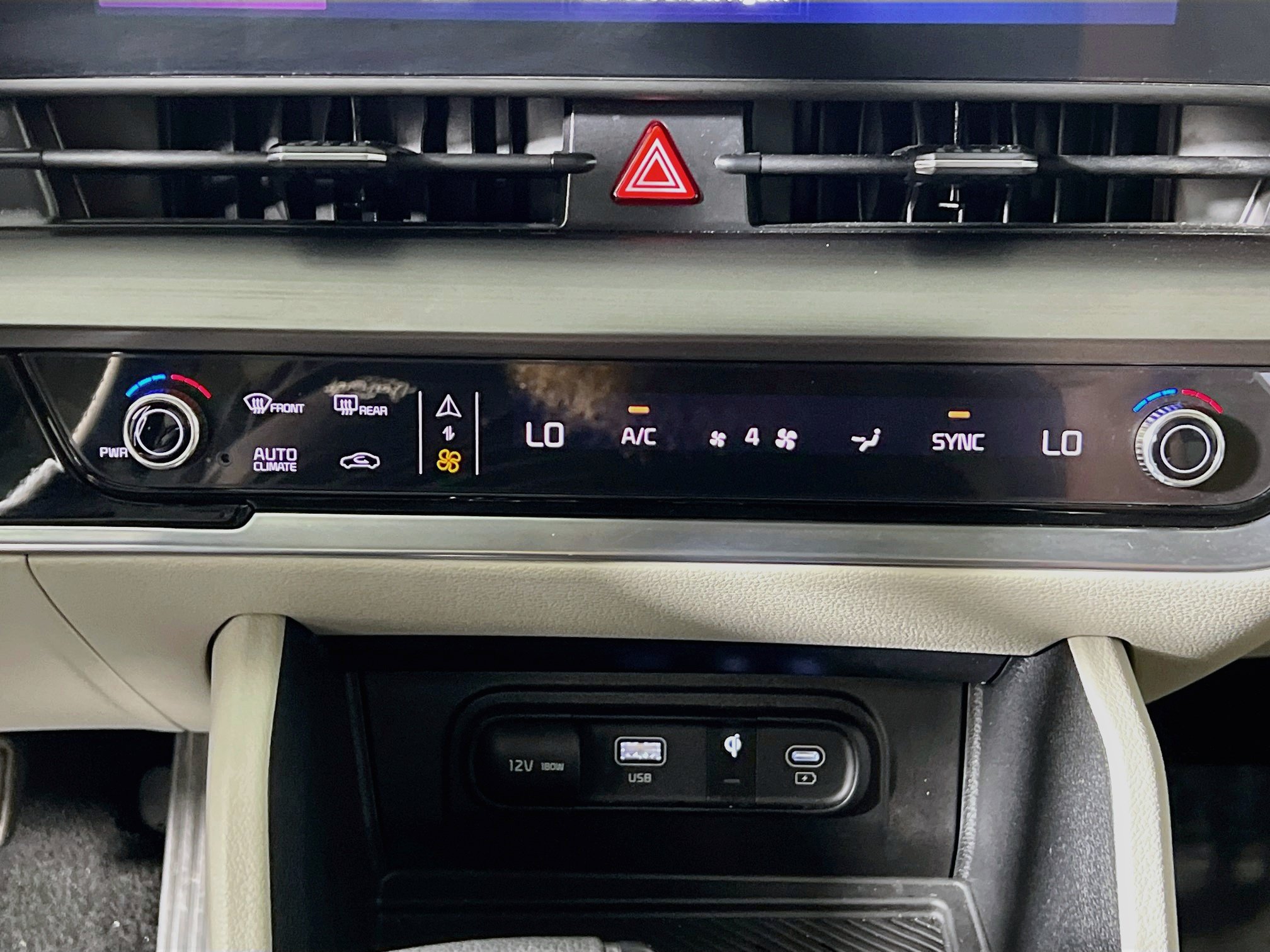 Used 2025 Kia Sportage EX w/ Premium Package FWD image 26