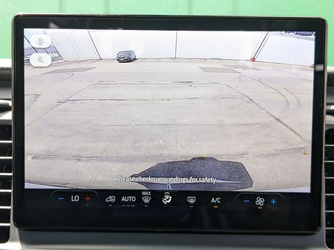 Used 2023 Ford E-Transit Medium Roof RWD image 31