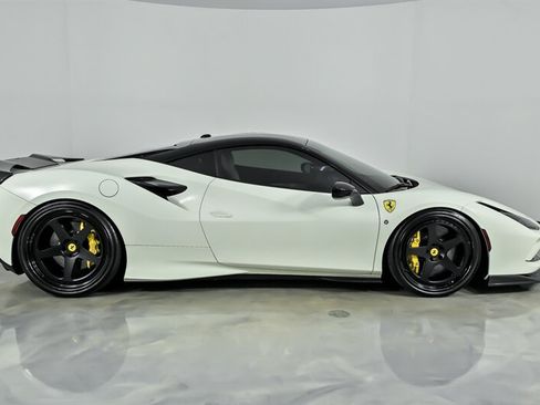 Used 2020 Ferrari F8 Tributo RWD image 9