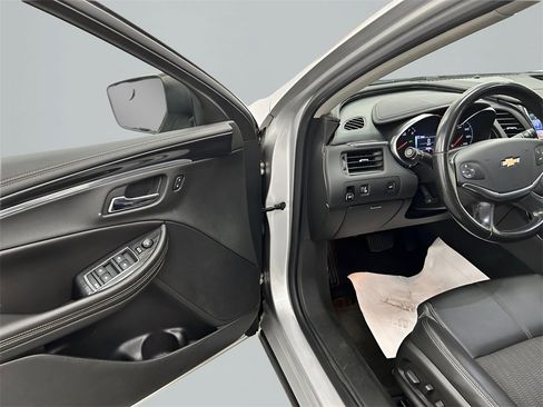 Used 2018 Chevrolet Impala LT image 9