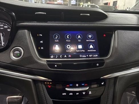 Certified 2025 Cadillac XT5 Sportv w/ Technology Package AWD/4WD image 3