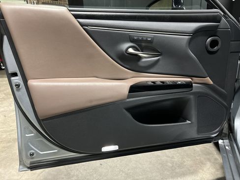 Used 2022 Lexus ES 300h w/ Premium Package image 41