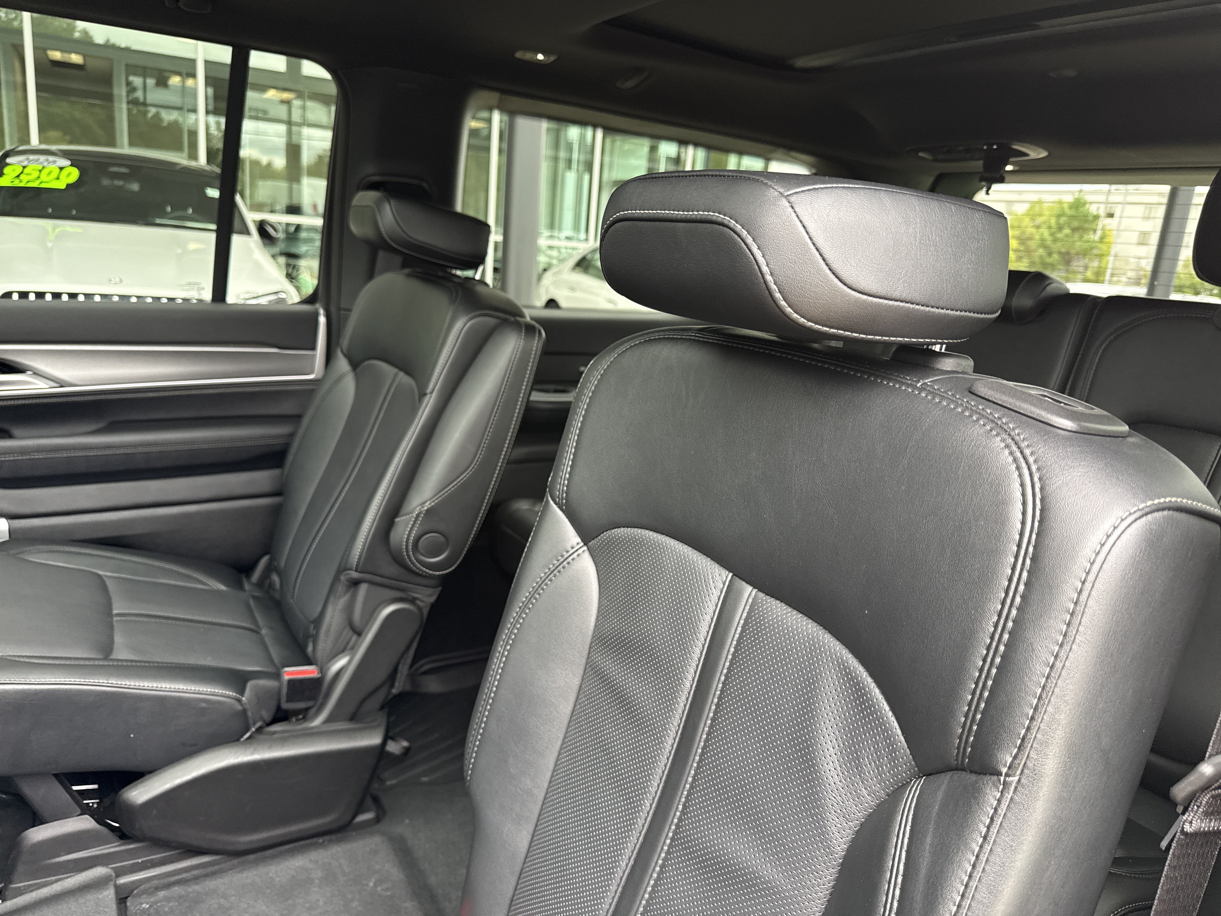 Used 2025 Jeep Wagoneer Series II w/ Premium Group I AWD/4WD image 29