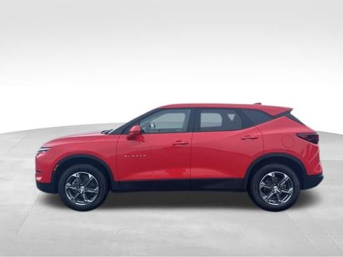 Used 2025 Chevrolet Blazer LT AWD/4WD image 2