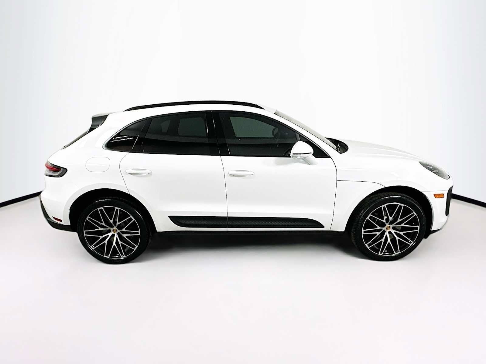 Used 2026 Porsche Macan AWD/4WD image 8