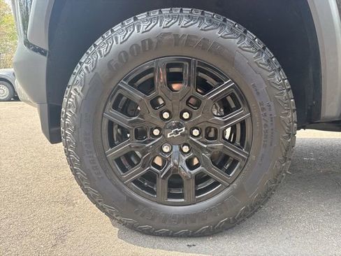 Used 2025 Chevrolet Colorado Trail Boss image 9