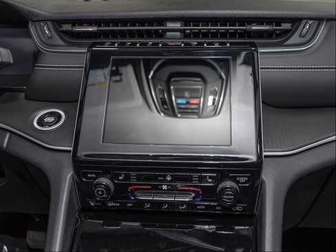 Used 2023 Jeep Grand Cherokee Laredo w/ Luxury Tech Group I AWD/4WD image 13