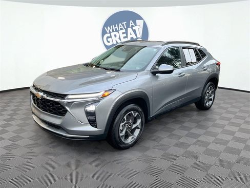 Used 2024 Chevrolet Trax LT image 3