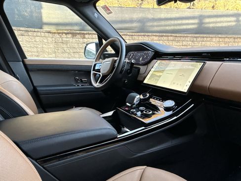 Certified 2023 Land Rover Range Rover Sport SE Dynamic image 9