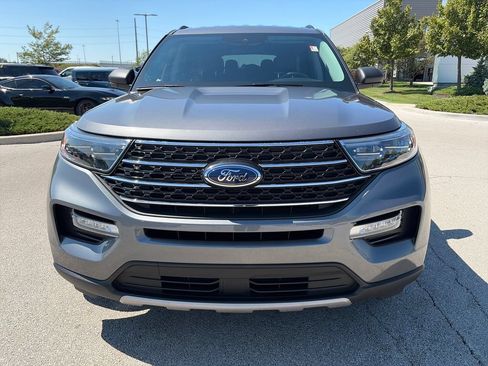 Used 2023 Ford Explorer XLT w/ Equipment Group 202A AWD/4WD image 2