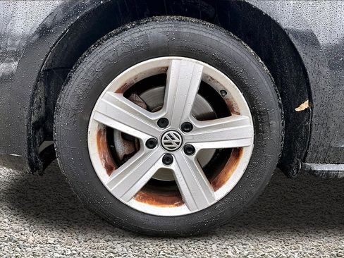 Used 2017 Volkswagen Golf SE image 9