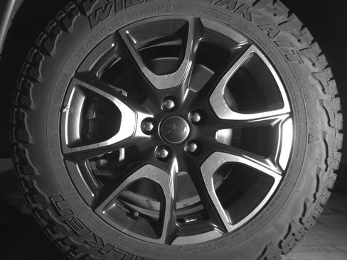 Used 2025 Jeep Compass Trailhawk image 12