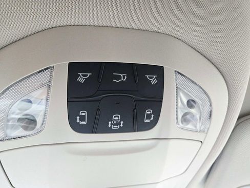 Used 2024 Chrysler Pacifica Touring-L image 35