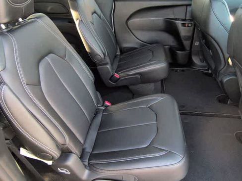 New 2026 Chrysler Pacifica Select image 23