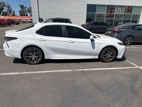 Used 2023 Toyota Camry SE FWD image 4