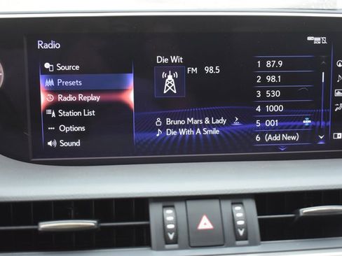 Used 2019 Lexus ES 300h w/ Luxury Package image 27