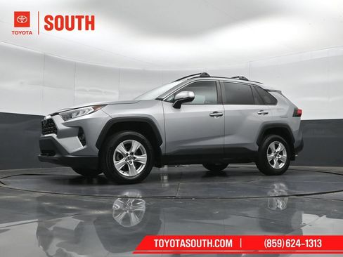 Used 2021 Toyota RAV4 XLE AWD/4WD image 39