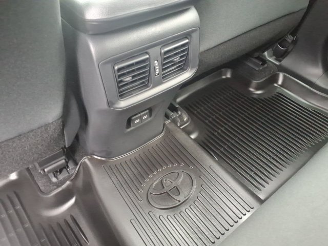 Used 2024 Toyota RAV4 XLE w/ Convenience Package FWD image 10
