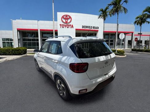 Used 2025 Hyundai Venue SEL FWD image 8