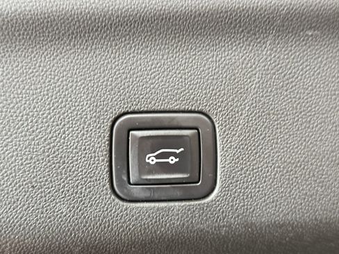 Used 2022 Chevrolet Tahoe LT w/ LT Signature Package image 38