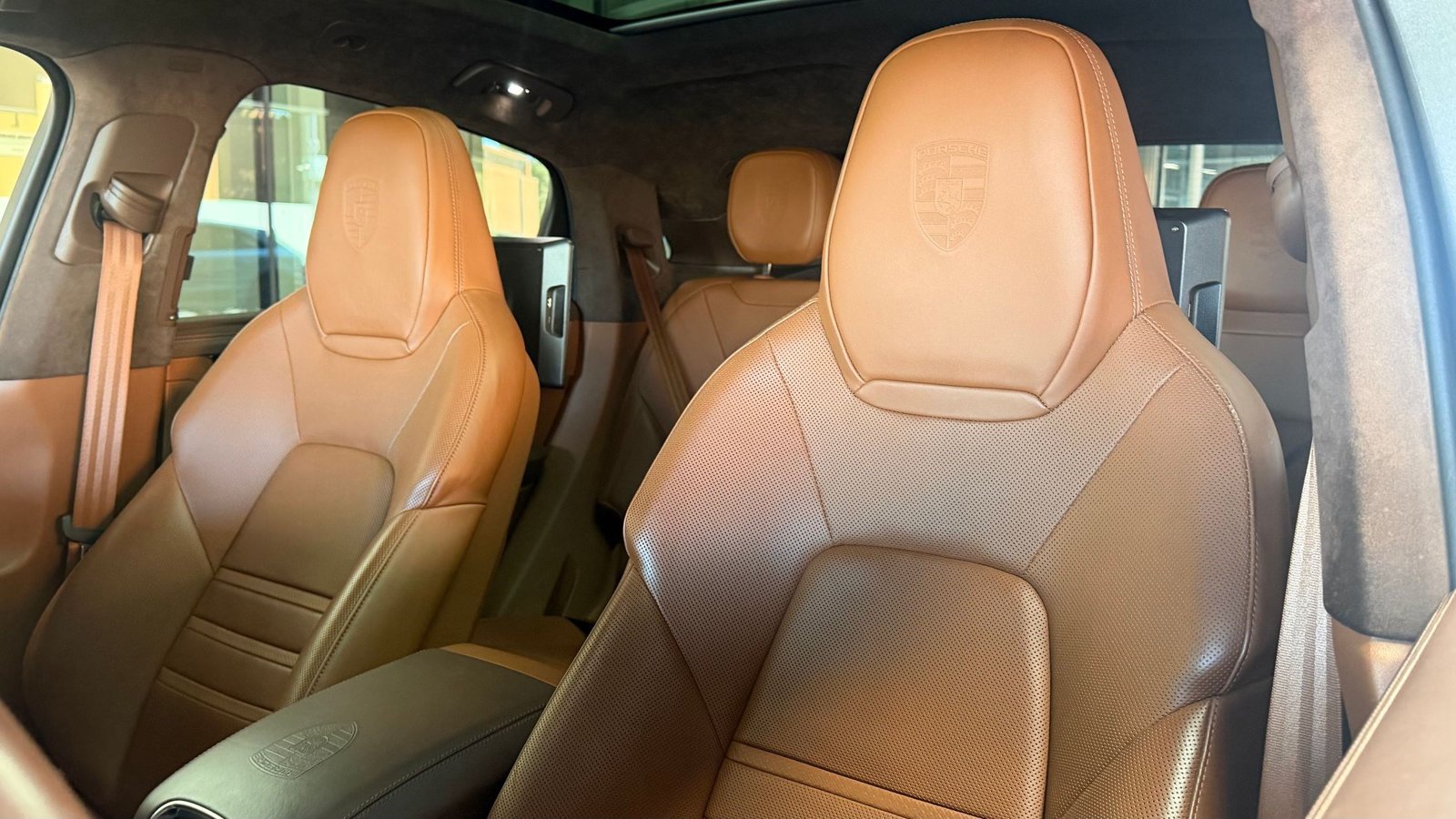 Certified 2022 Porsche Cayenne Turbo AWD/4WD image 14