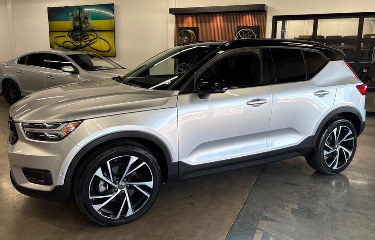 Used 2019 Volvo XC40 T5 R-Design AWD/4WD image 1
