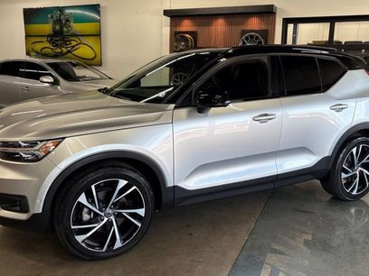Used 2019 Volvo XC40 T5 R-Design