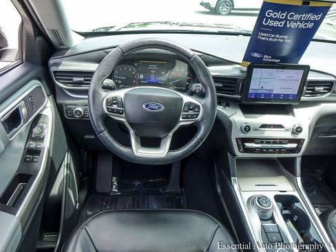 Used 2022 Ford Explorer XLT w/ Equipment Group 202A AWD/4WD image 14